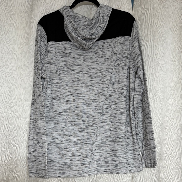 Rock & Republic Men's Gray with Black Accents long sleeve hooded shirt- Size L - Picture 2 of 6